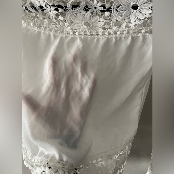 Sheer lace medium blouse - Picture 2 of 7